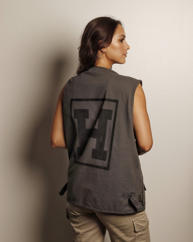 The H Utility Vest (Unisex Charcoal Grey) – Sam Davy
